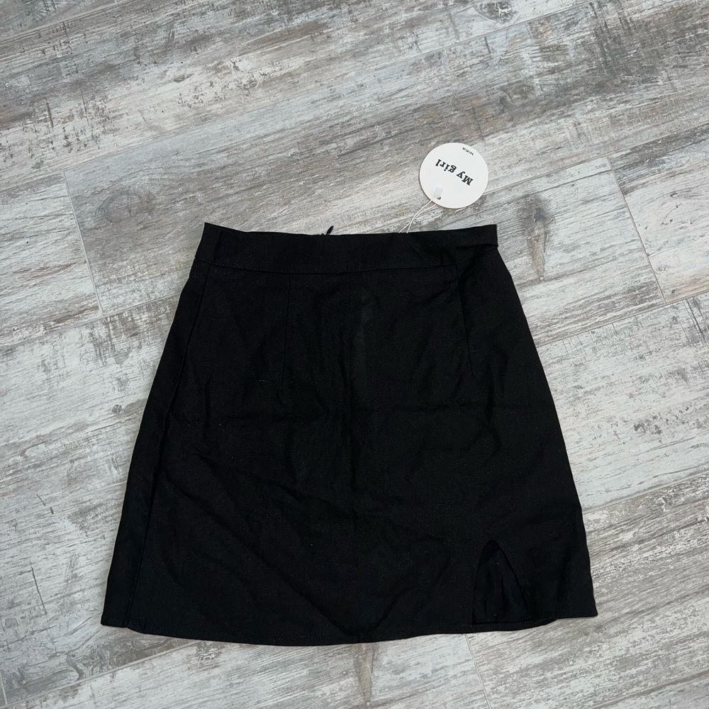 Black skirt with slit from Charcoal